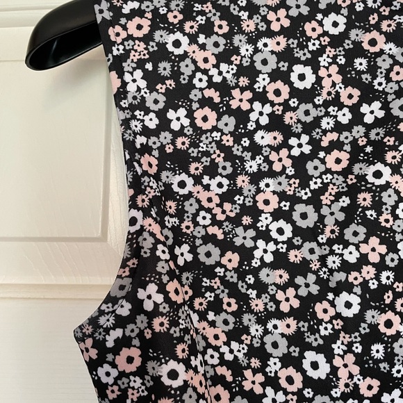 Size M flowered dress from New York & Company - Picture 8 of 9